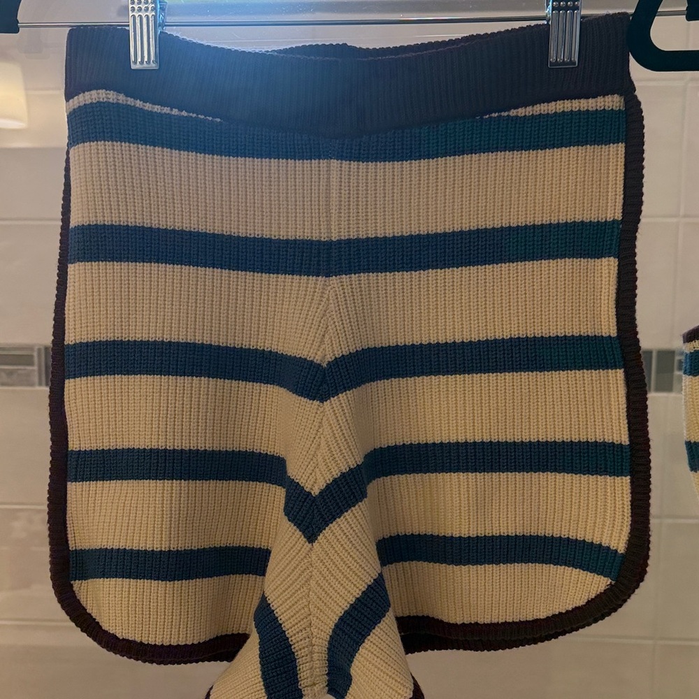 Striped Knit Women Shorts and matching Tank Top.  Size Med NWOT - Picture 3 of 4